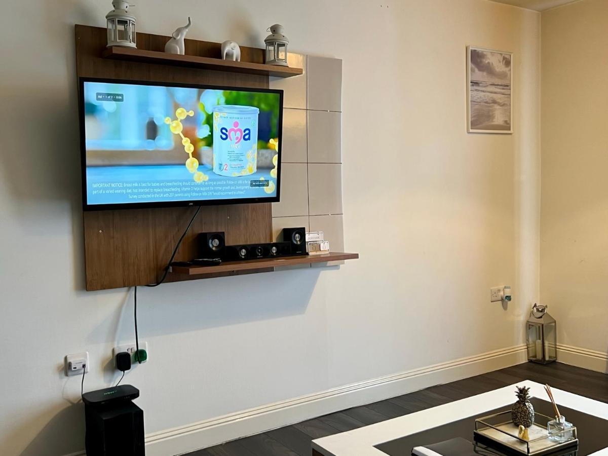 Radiant2 Bedroom Apartment In The Heart Of Harlow Town ภายนอก รูปภาพ